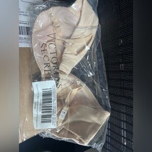 Victoria Secret Wear Everywhere Push-up Strapless Bra
